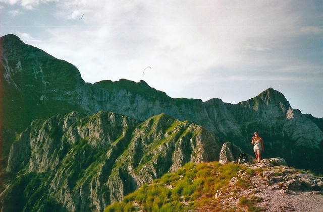 lessons for beginners in leadership, girl on a hike