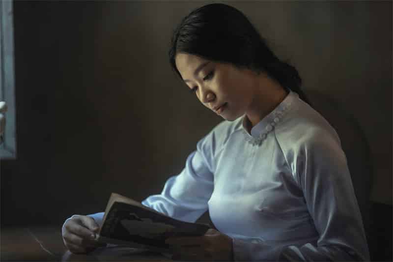 woman reading, crucial books for finding your purpose