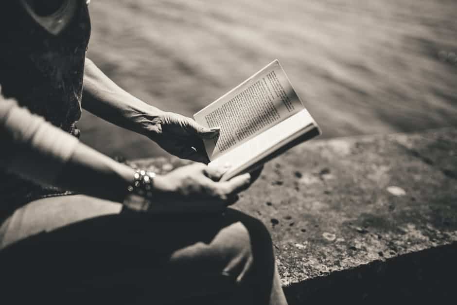woman reading, read to achieve